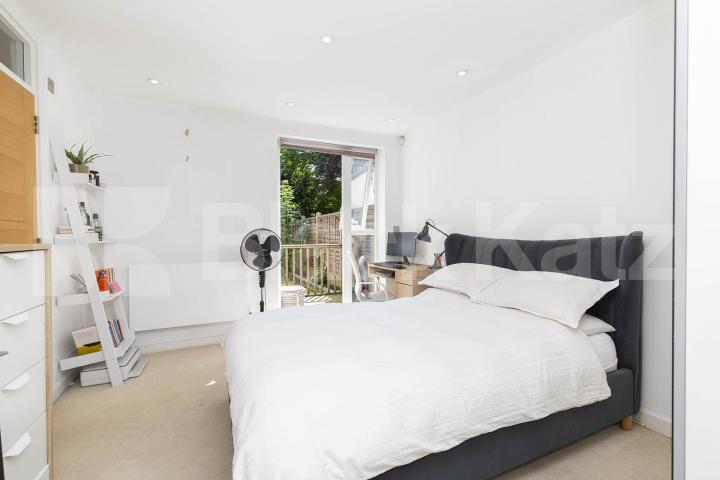 Stunning three double bedroom property with garden mins to tube Avenue Road, South Tottenham